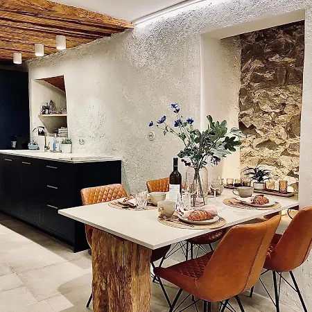 Διαμέρισμα New Design & High Standard From 16th Century In Old Town-free Parking *