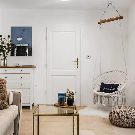 New Design & High Standard From 16th Century In Old Town-free Parking