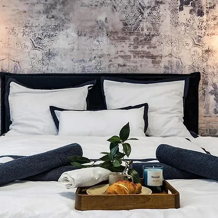 New Design & High Standard From 16th Century In Old Town-free Parking Lägenhet Bratislava