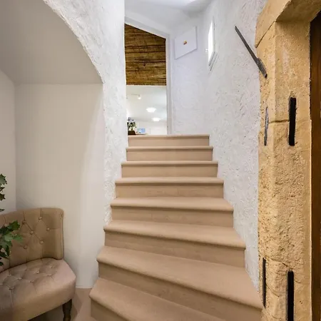 Lägenhet New Design & High Standard From 16th Century In Old Town-free Parking Bratislava