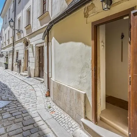 Lägenhet New Design & High Standard From 16th Century In Old Town-free Parking