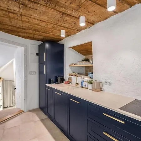 New Design & High Standard From 16th Century In Old Town-free Parking