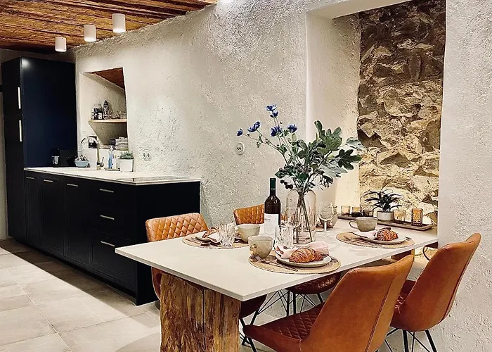 Appartement New Design & High Standard From 16th Century In Old Town-free Parking *