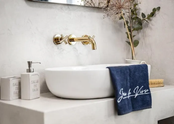 New Design & High Standard From 16th Century In Old Town-free Parking