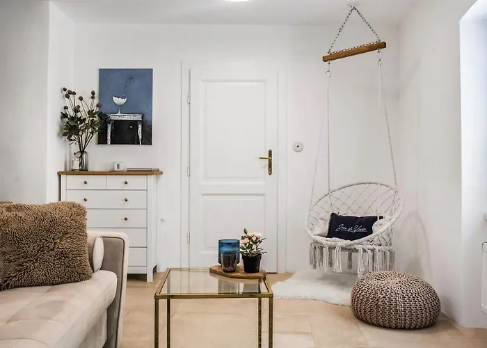 New Design & High Standard From 16th Century In Old Town-free Parking