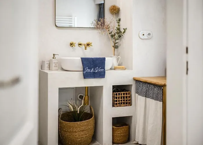 New Design & High Standard From 16th Century In Old Town-free Parking *