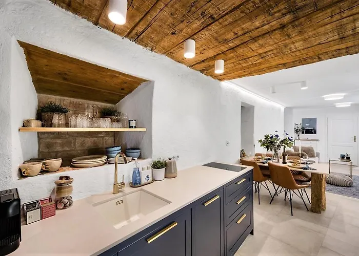 New Design & High Standard From 16th Century In Old Town-free Parking Lejlighed Bratislava