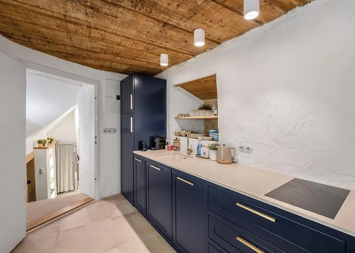 New Design & High Standard From 16th Century In Old Town-free Parking