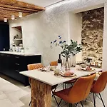 Апартаменты New Design & High Standard From 16th Century In Old Town-free Parking *