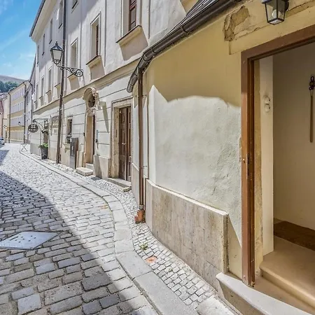 New Design & High Standard From 16th Century In Old Town-free Parking Apartmán *