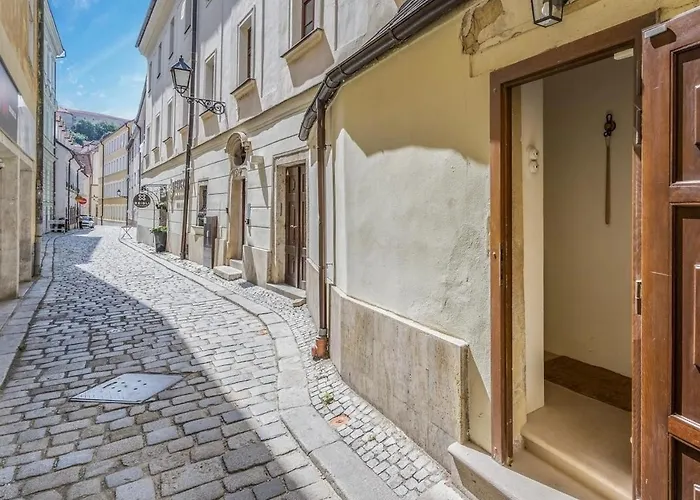 New Design & High Standard From 16th Century In Old Town-free Parking Apartmán *