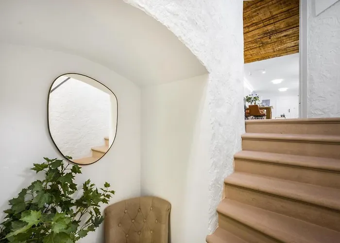 New Design & High Standard From 16th Century In Old Town-free Parking