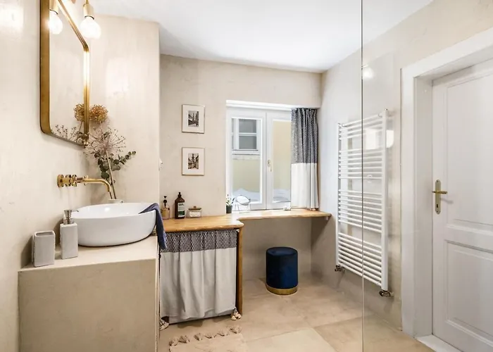 New Design & High Standard From 16th Century In Old Town-free Parking