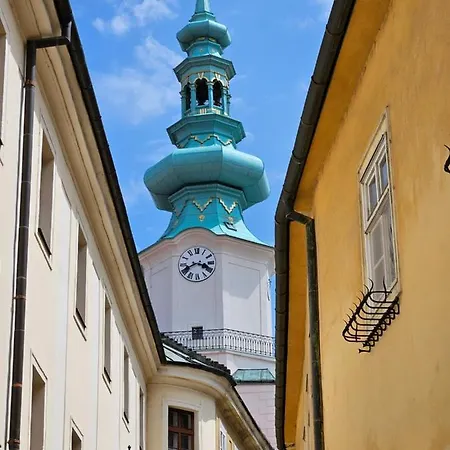 New Design & High Standard From 16th Century In Old Town-free Parking Апартаменты